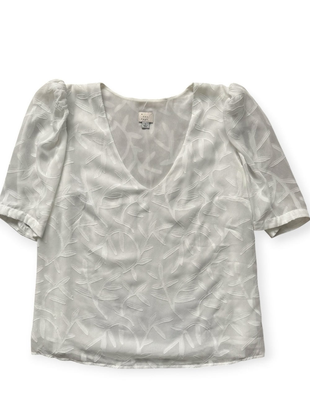 A New Day White Textured Floral V-Neck Puff Sleeve Blouse Size L - Picture 2 of 4